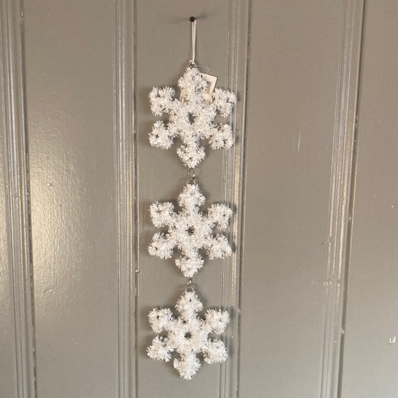 NWT Set of 2 Beautiful White Tinsel Snowflake ❄️ Holiday Decorations - Picture 4 of 16